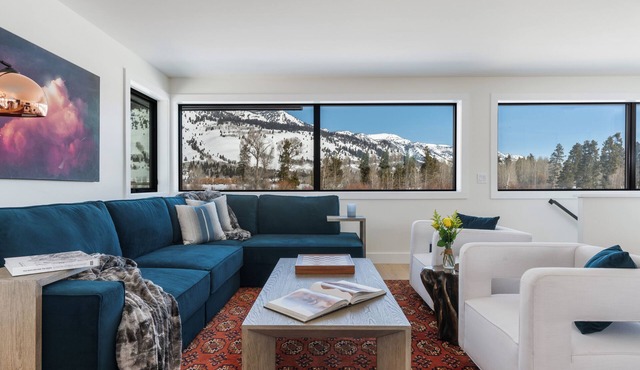 Secluded Mountain View Getaway Near Jackson Hole - BBQ, Patio, Wildlife !