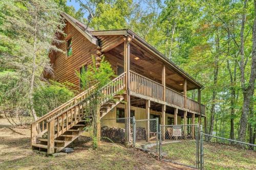 Secluded Mountainside Cabin with Hot Tub