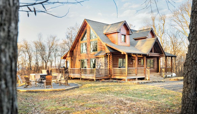 Secluded Mtn Cabin, Hot Tub, Fire Pit, Stargazing, Surrounded by National Park!
