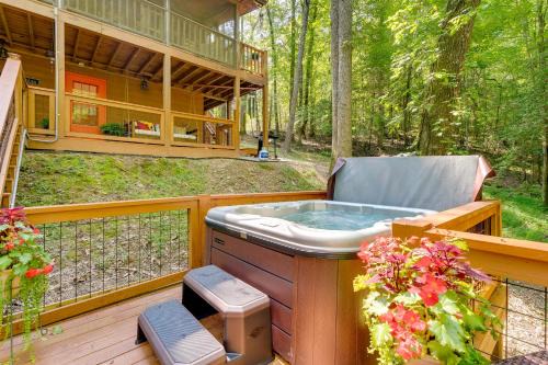 Secluded Murphy Vacation Rental w/Private Hot Tub