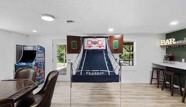 Secluded Nolin Lake/Mammoth Cave Retreat with Game Room, Deck, and Fire Pit