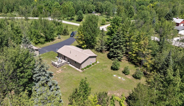 Secluded Northern Door home w/Trails, Fire Pit, near The Clearing Folk School