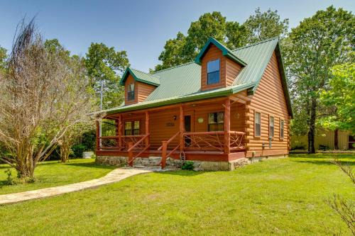Secluded Oakland Cabin w/Private Yard!