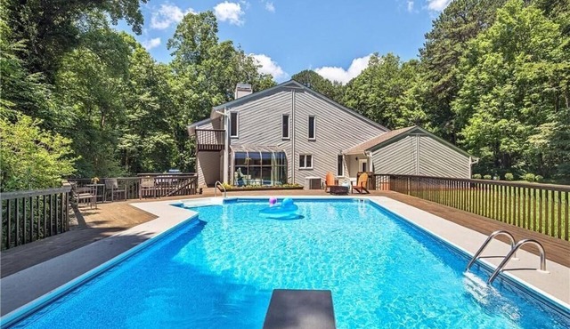 Secluded Oasis in Asheville! Game Room, Movie Theater, and Hot Tub * 20 min to Biltmore!