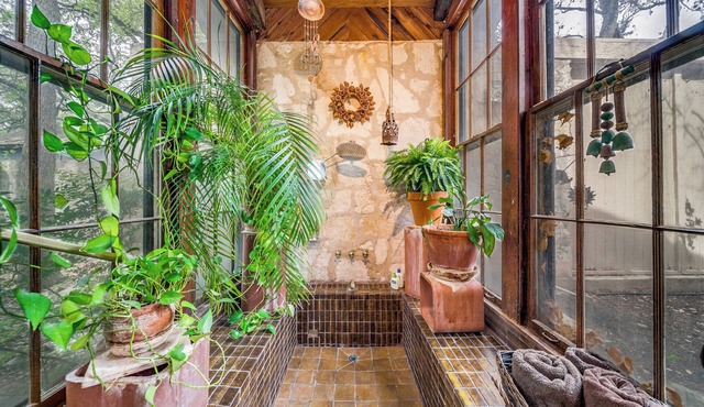 Secluded oasis in the city!