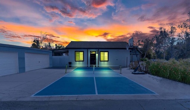 Secluded Oasis: Pickleball, Jacuzzi, Pool, & Views