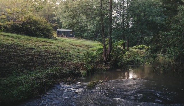Secluded Off-Grid Cabin Tucked Into The Bush - Bastian