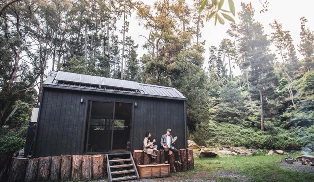 Secluded Off-Grid Cabin Tucked into the Bush - Anant
