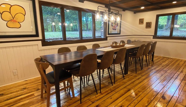 Secluded on a 6 acre ridge! 1 mile from Roaring River. Quiet and serene