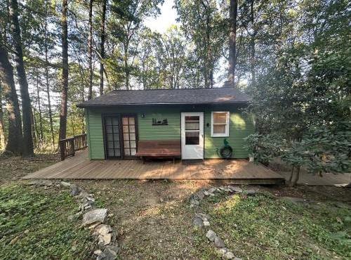 Secluded Orchard Cabin Mountain Views, Wineries, & Peaceful Escape