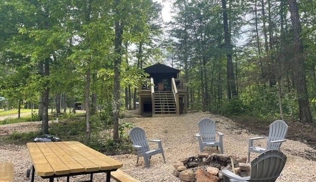 Secluded Ozarks Bunk House at Old Desperado Ranch