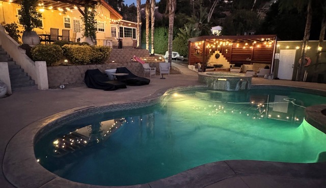 Secluded Paradise Oasis + Gorgeous Pool in East San Diego