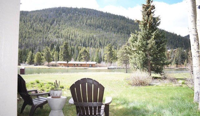Secluded Patio Retreat. Breathtaking Unobstructed Views of Mountains & Lake
