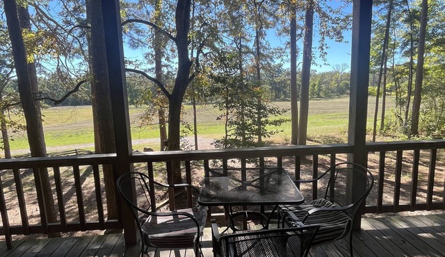 Secluded, peaceful cabin with walking trails & stocked ponds in SE Oklahoma