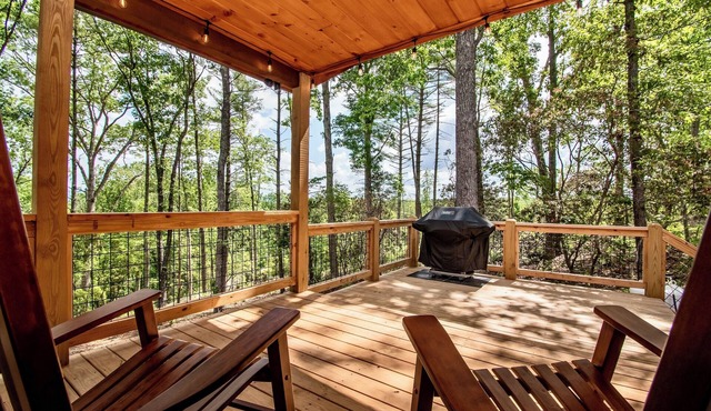 Secluded, Peaceful Mountain Cabin-Great Views, Hot Tub, Fire Pit, Pet Friendly