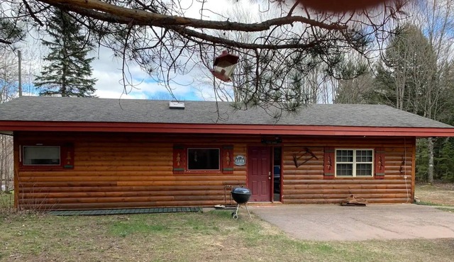 Secluded & Peaceful Riverside Cabin w/ Parking