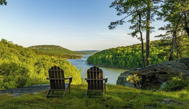 Secluded Peninsula w/Lake Access and Waterfalls