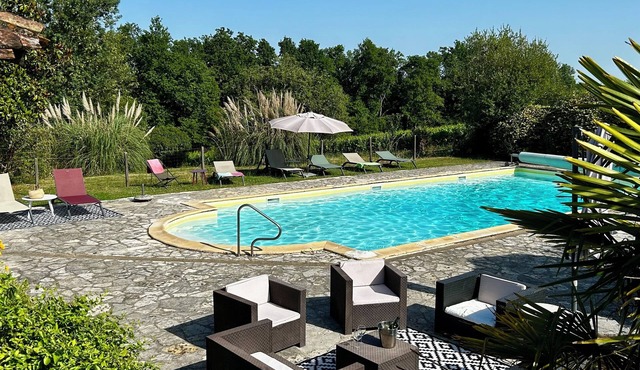 Secluded Perigordine Farmhouse in Monbazillac, Near Bergerac. Large Heated Pool.