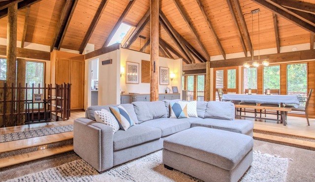 Secluded PNW Forest Cabin · 5 Bedrooms · Near Nike, Intel & Wine Country