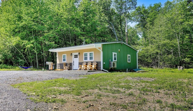 Secluded Poconos Cabin: 75 Acres & Fire Pit!