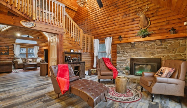 Secluded Poconos Log Cabin - Hot tub, Fire Pit, Game Room