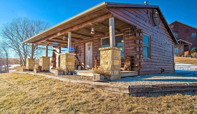 Secluded Powersville Cabin: 25 Mi to Lake Paho!