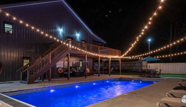 Secluded Private Cabin with Pool, hot tub, fireplace & so much more