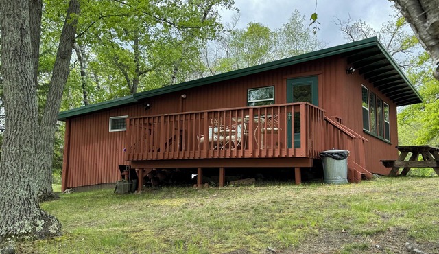 Secluded, quaint, updated 2 Bdrm on the Lake, Fire pit, wildlife, biking