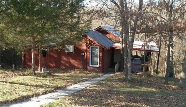 SECLUDED QUIET 2BR 1BATH CABIN IN THE WOODS. Between Bloomfield & Ottumwa