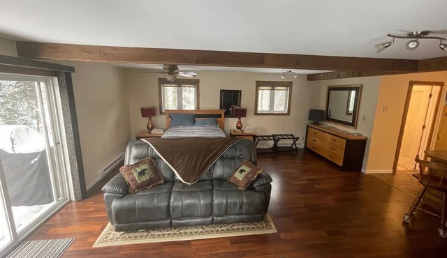 Secluded Quiet Executive retreat with a lake view and private cozy patio