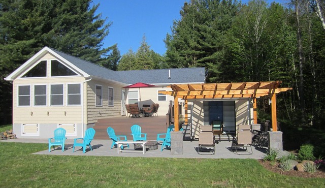 Secluded/Quiet Renovated Lakefront Cottage For Families/No Large Groups,Sleep 10