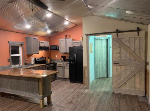 Secluded Ranch House Cabin in Eminence Ozarks