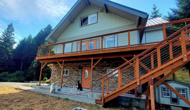 Secluded ranch house surrounded by nature on the Oregon coast. Pet upon approval