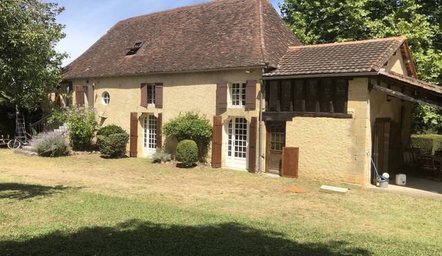 Secluded renovated farmhouse with large (16x8m) private pool/grounds (0,6 ha)