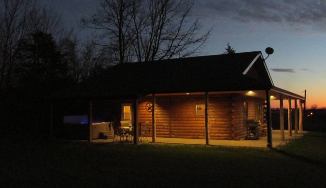 Secluded Rental Cabin on Southern Illinois Wine Trail, Private Hot Tub