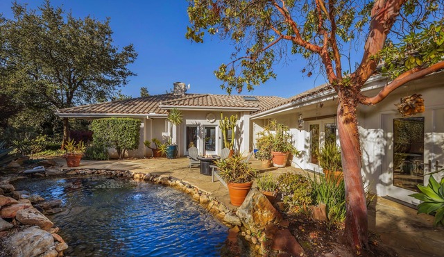Secluded Resort Expansive View Home. Salt Water Pool & Spa. Sleeps 10.