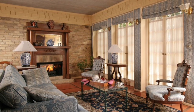 Secluded Retreat Near Riverwalk