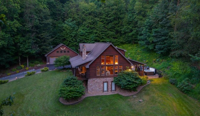 Secluded Retreat |Hot Tub, Game Room, Fire Pit