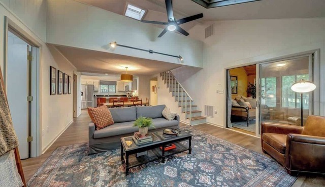 Secluded Retreat w Hot Tub, FirePit & Pool Access