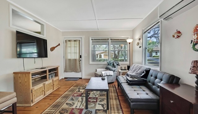 Secluded Retreat – Walk to Boat Launch!