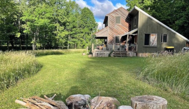 Secluded River access , restored farmhouse along Dry Fork River