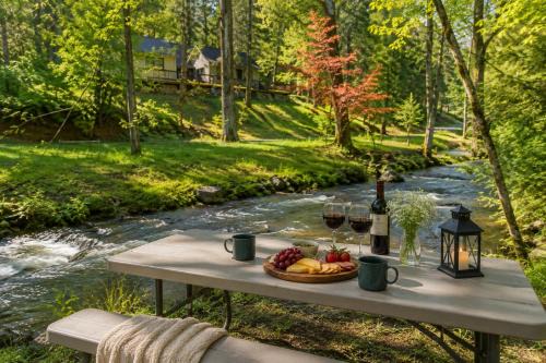 Secluded River Cabin Near Sly Park & Apple Hill