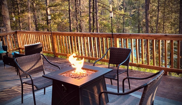 Secluded riverfront RV 7 Miles from Glacier National Park!