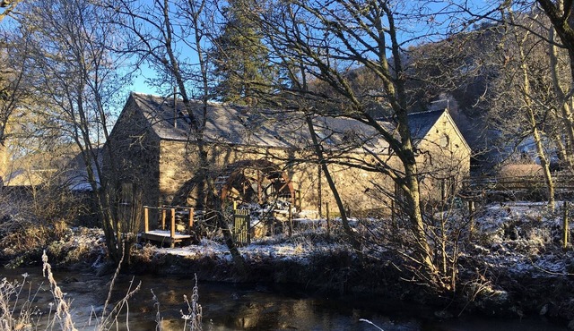 Secluded riverside retreat in the Berwyn mountains close to Snowdonia