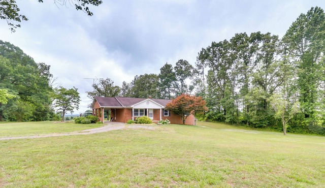 Secluded Rochelle Home w/ Porch & Mountain Views!