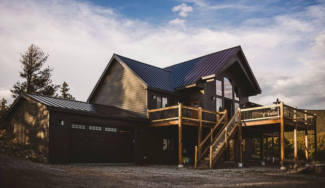 Secluded Rocky Mountain Luxury: Stunning Views & Ultimate Outdoor Escape