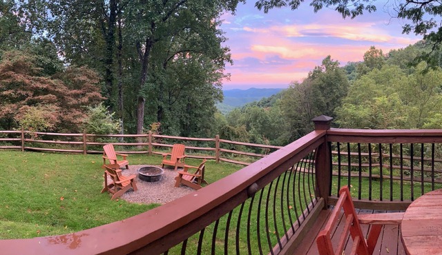 Secluded & Romantic, Blowing Rock, Views, Hot tub - The Red Rover