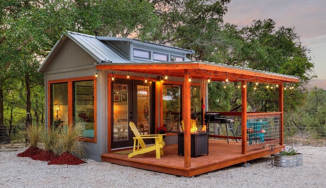 Secluded & Romantic Tiny Farmhouse Getaway