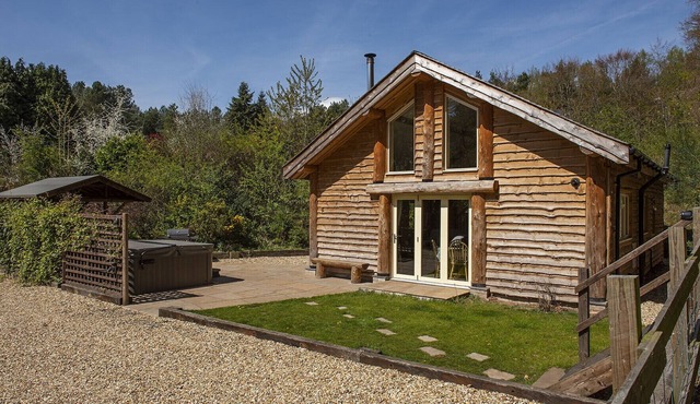 Secluded, rural retreat nestled in Sherwood Forest, with hot tub