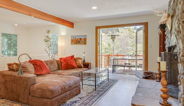 Secluded Russian River retreat: nature & privacy in pastoral Duncans Mills.